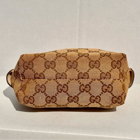 GUCCI
GUCCI 2000S BROWN MONOGRAM COSMETIC POUCH WITH GOLD 💛 ZIPPER PULL
$625 - Picture 8 of 11